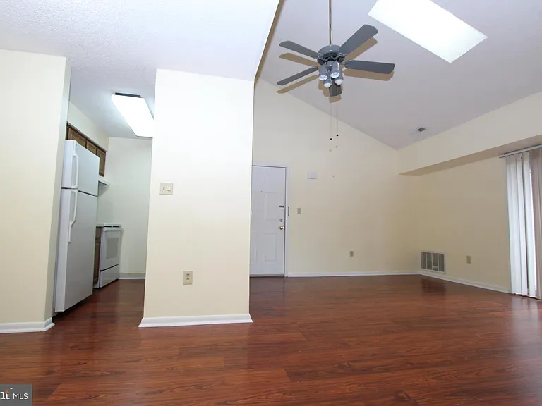5012 Ravens Crest Dr — Photo 3