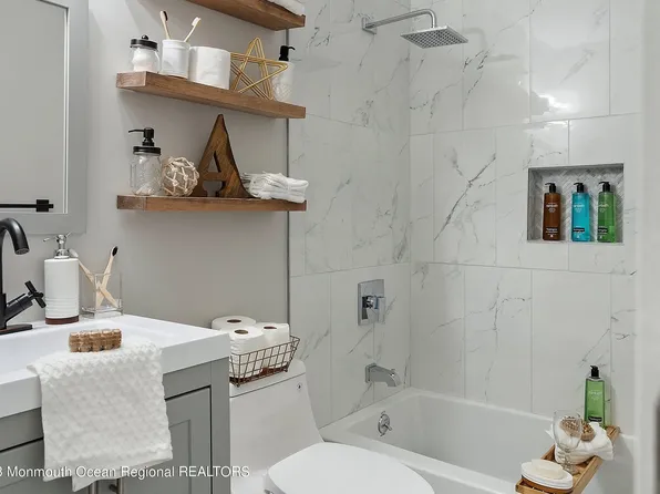 80 Morningside Ave, Keansburg, NJ 07734