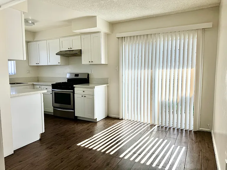 331 N Vecino Dr #1 — Photo 13