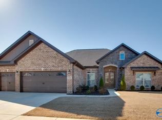 7436 Flint Crossing Cir, Owens Cross Roads, AL 35763