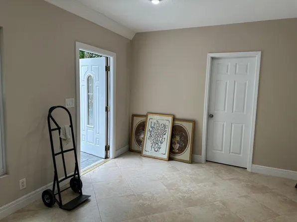 272 SW 1st St #B, Boca Raton, FL 33432