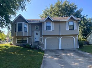 7207 SW 25th Ct, Topeka, KS 66614