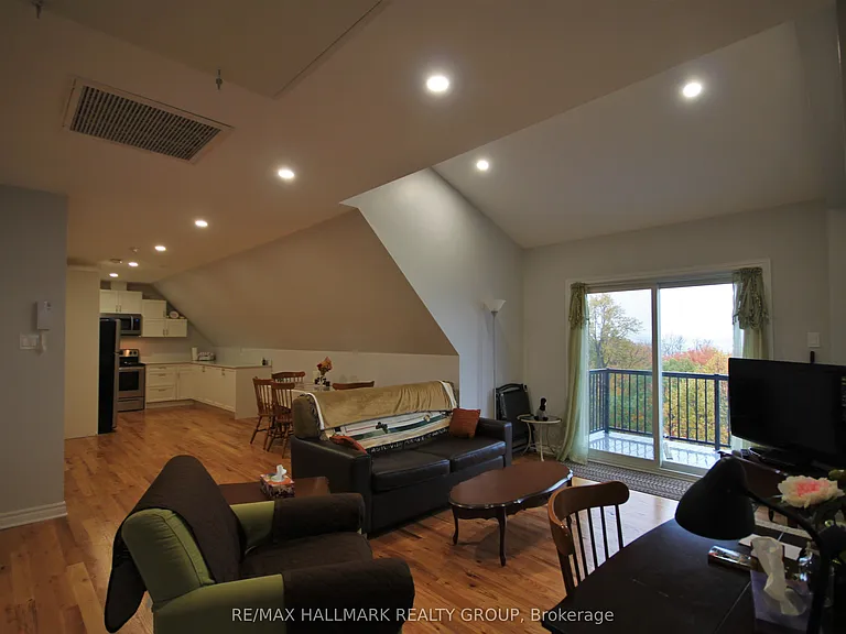 768 Usborne St #7 — Photo 10