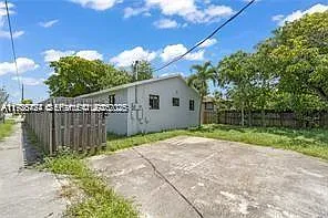 Building Photo - 303 NW 7th St #1-2