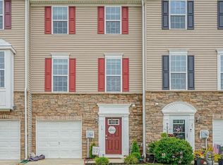 19 Tailor Ln, Sicklerville, NJ 08081
