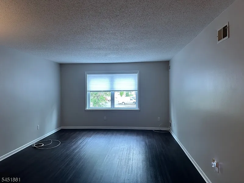 1 bed, 1.0 bath, $2,000 — Photo 4