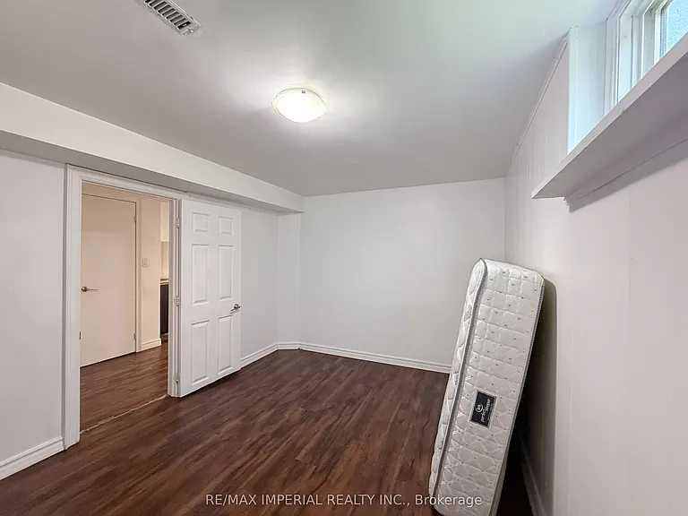 52 Yongehurst Rd #2 — Photo 9