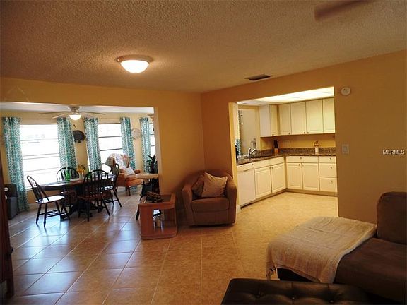 3rd image of 1100 Lodi Ave