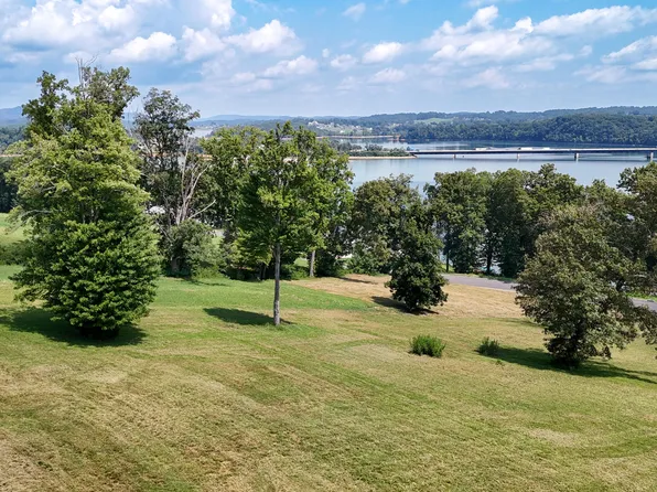 2450 Starboard Crest Rd, Morristown, TN 37814