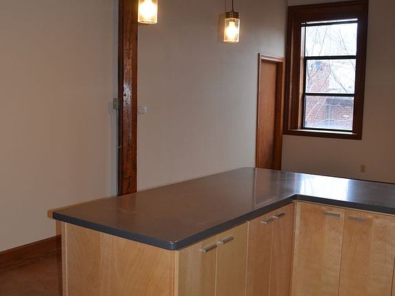 5th image of 1020 E Broadway