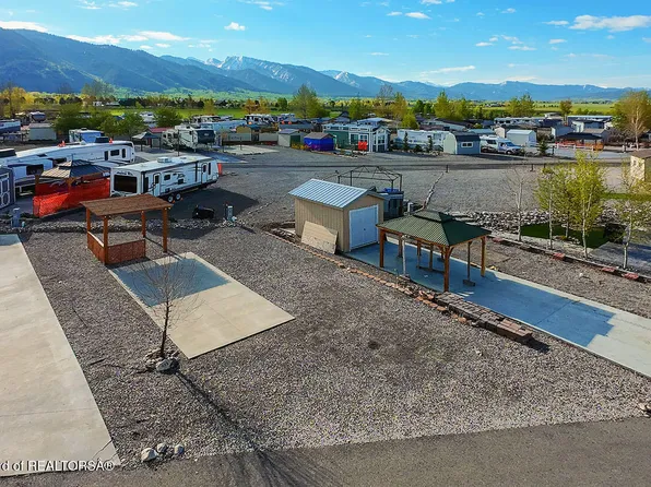 833 Buckboard Dr, Thayne, WY 83127