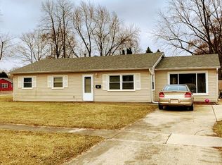 312 N Arrowhead St, North Aurora, IL 60542