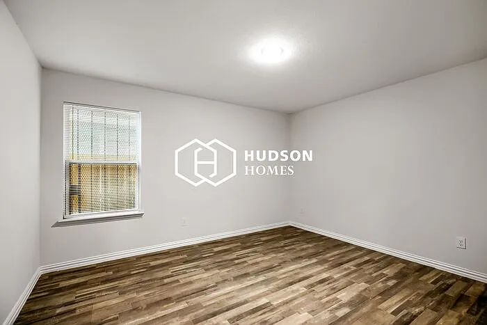 3639 Pine St — Photo 8