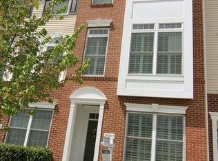 25067 Riding Center Dr, Chantilly, VA 20152