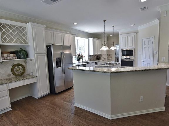 3rd image of 2201 Templeton Dr