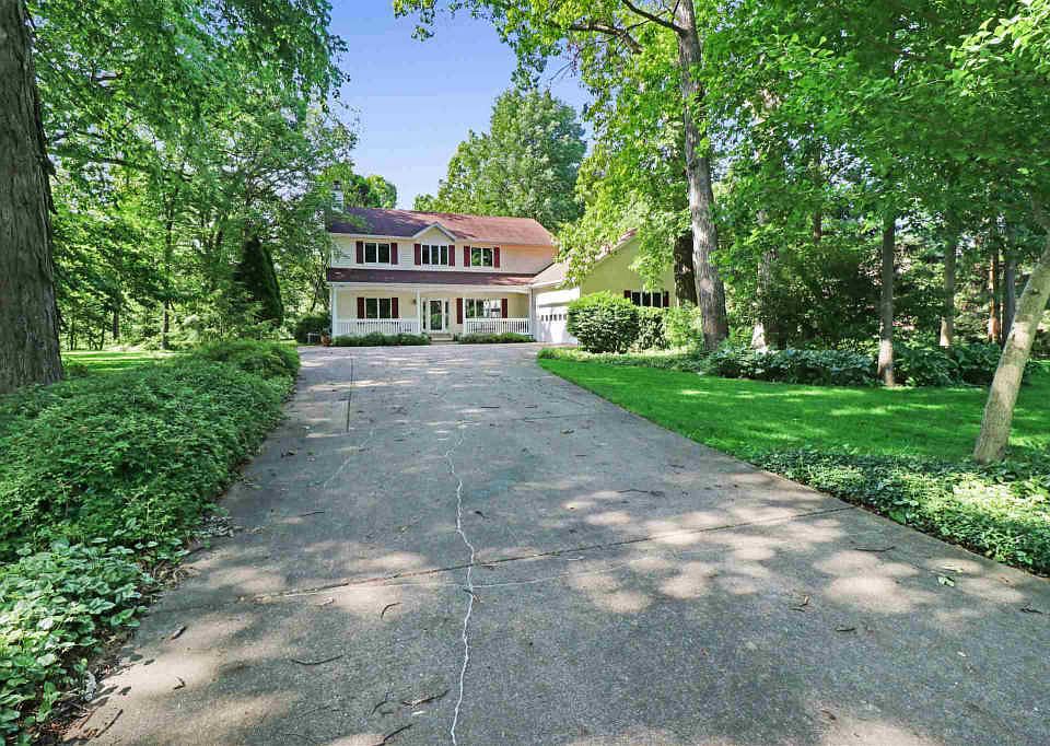 1st image of 729 Red Oaks Ln