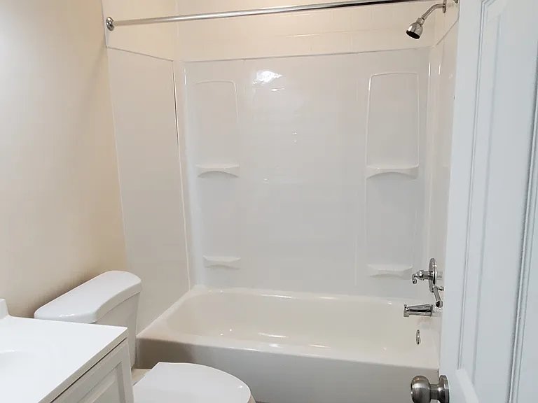 1252 Edwards Ln — Photo 2