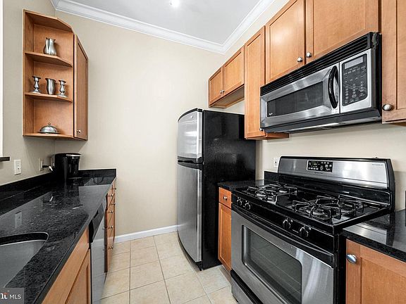 5th image of 309 Holland Ln Unit 330