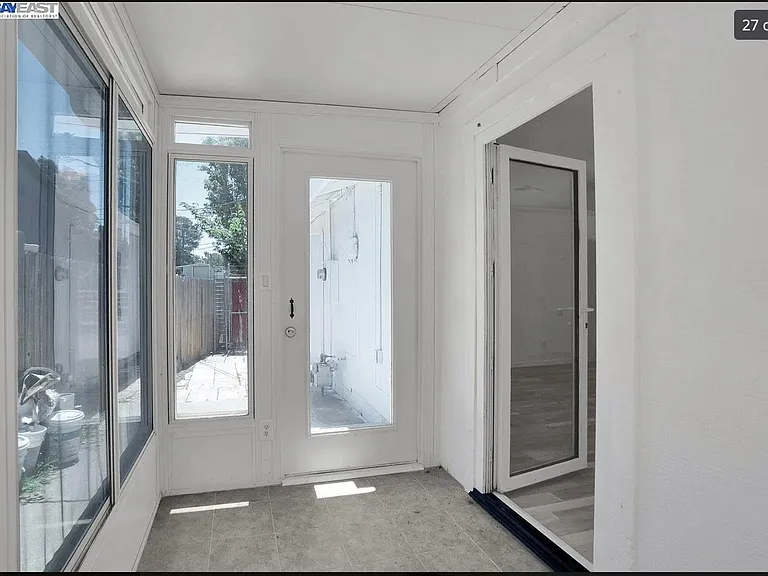 1146 Lewis Ave — Photo 13
