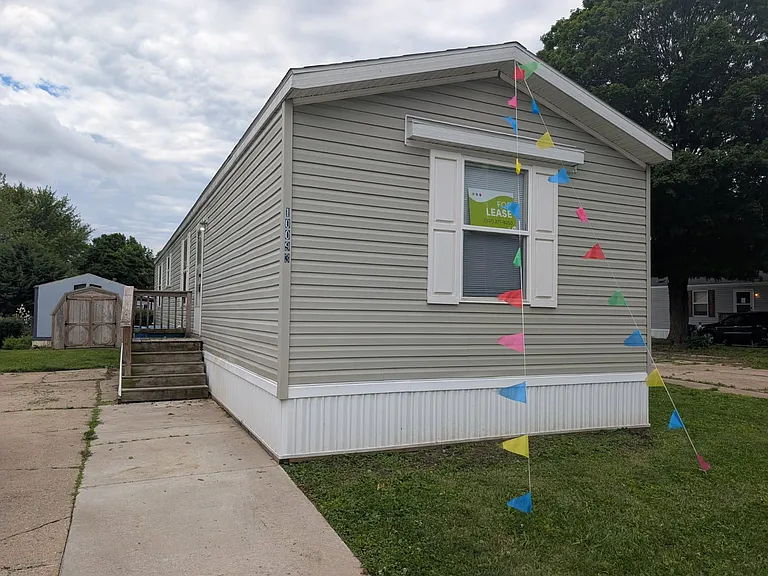 Avon Lakes Estates — Photo 15