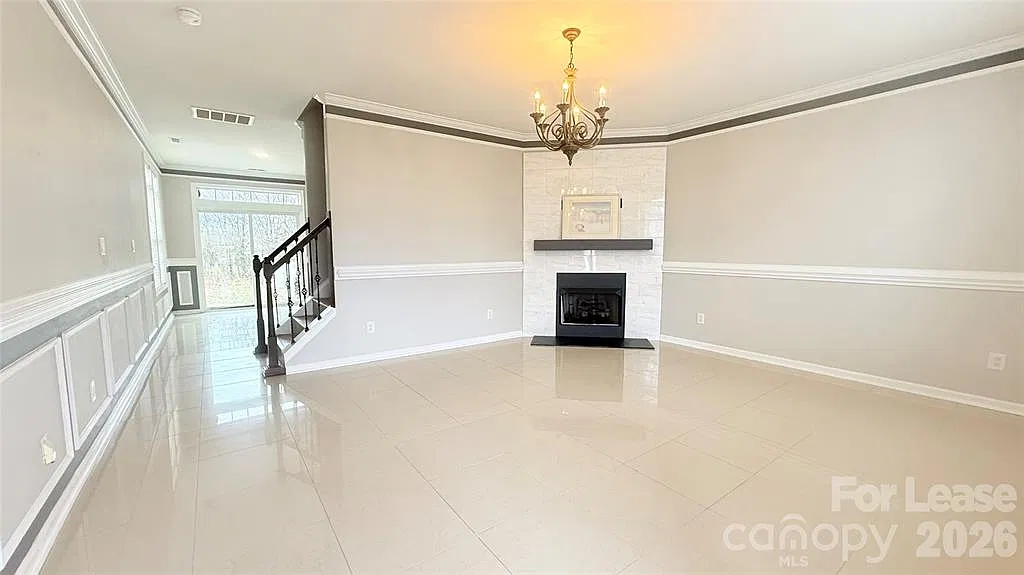 3 bed, 1569 sqft, $2,200 — Photo 2