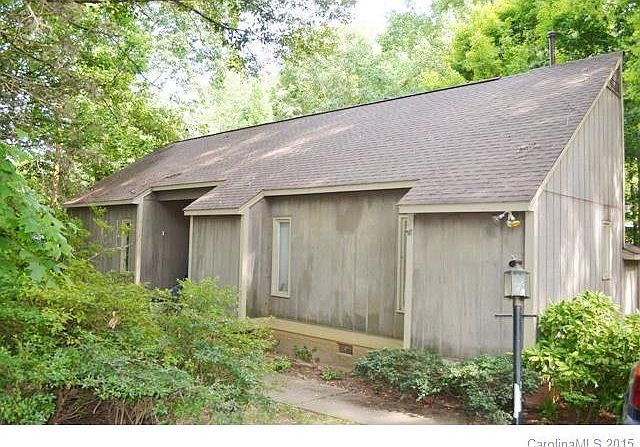 1st image of 3028 Southampton Cir