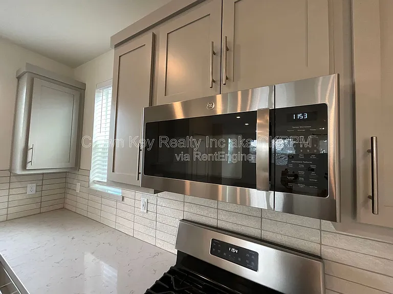 2090 Daimler St — Photo 3