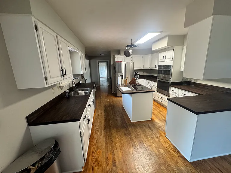 2300 Barrett Rd — Photo 16