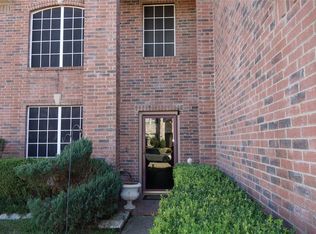 900 Cattail Dr, Arlington, TX 76001