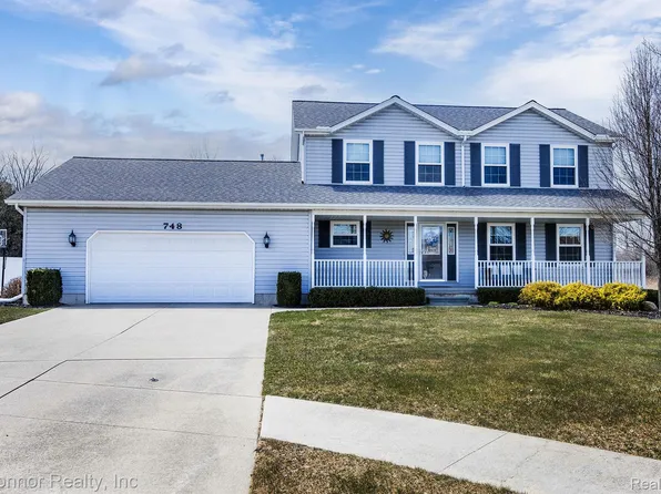 748 Alexandria St, Marysville, MI 48040