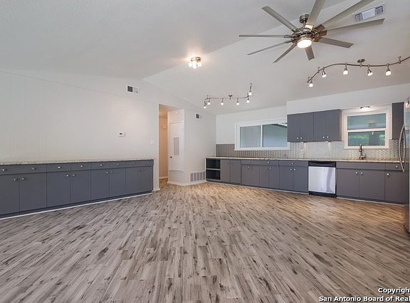 3rd image of 3019 Sir Phillip Dr