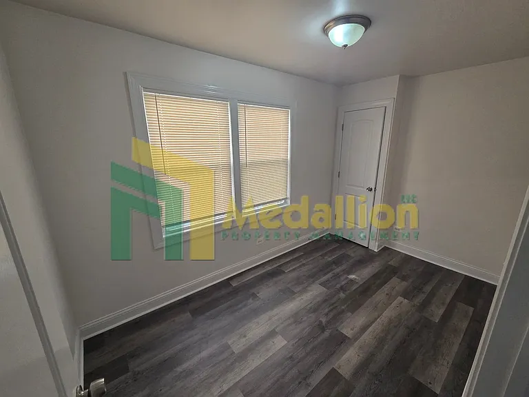 9341 S Parnell Ave — Photo 7