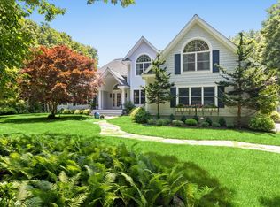 16 Eastview Ct, Sag Harbor, NY 11963