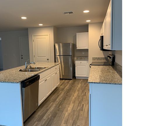 4th image of 702 W Raymond St