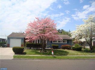 196 Willow Dr, Levittown, PA 19054
