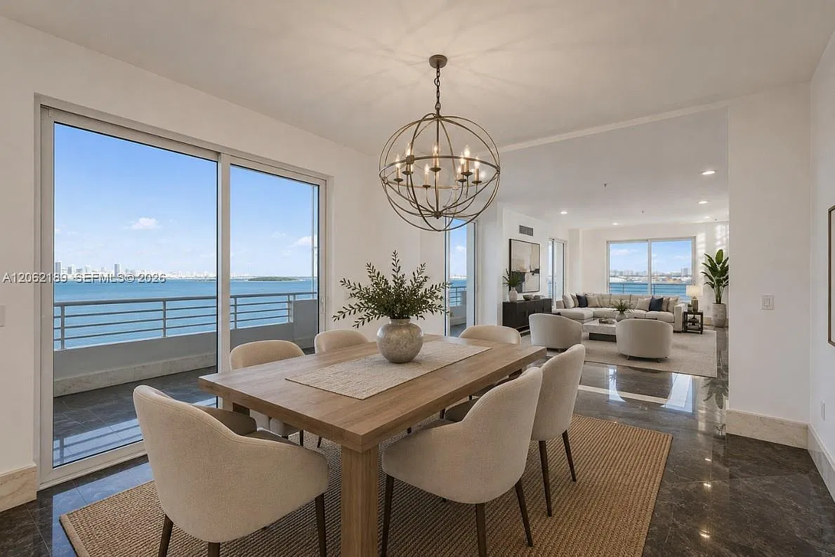 Commodore Bay Condo — Photo 3