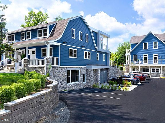 2nd image of 166 John St #2