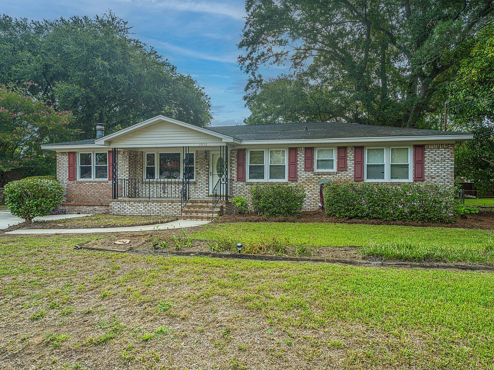 1st image of 1056 Woodside Dr