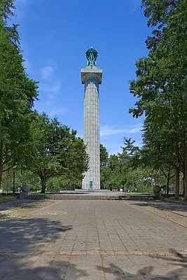 Rented by Red Apple Group | media 39