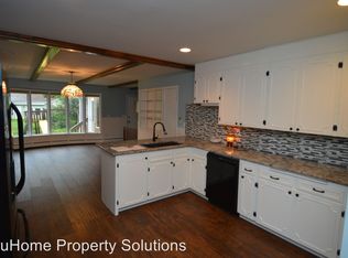 1524 Cottonwood St, Grand Forks, ND 58201