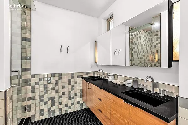 Rented by Sotheby's International Realty | media 21