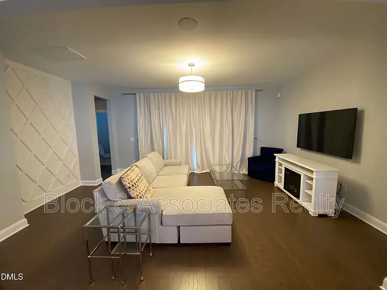 806 Grafton Peak Ln — Photo 8