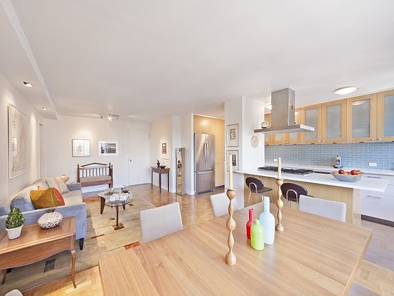 3rd image of 137 E 36th St APT 14B