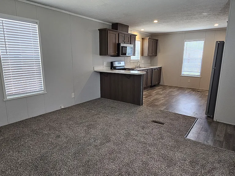 131 Redwood — Photo 5
