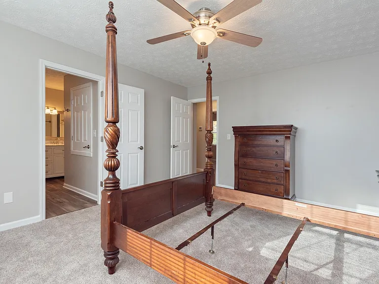 1560 Pheasants Glen Dr — Photo 28