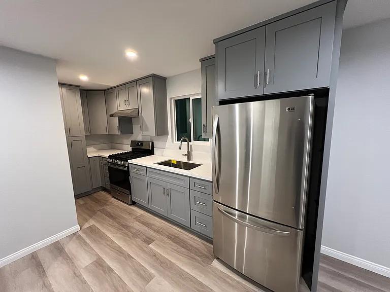 1301 Lakehurst St — Photo 3