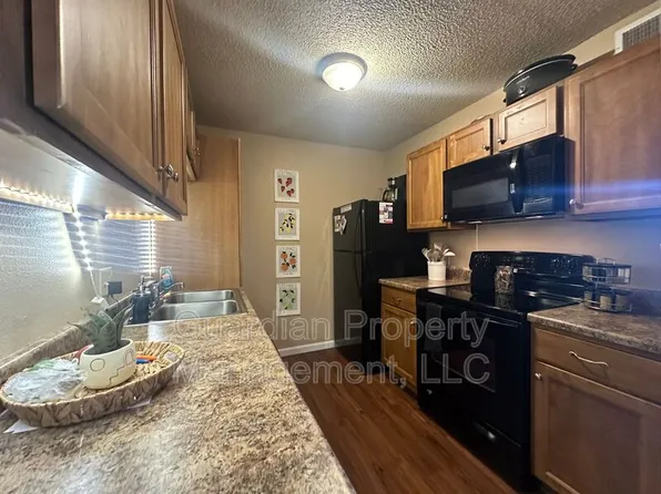 515 W 11th St, Maryville, MO