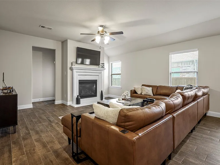 1229 Carinna Dr — Photo 8
