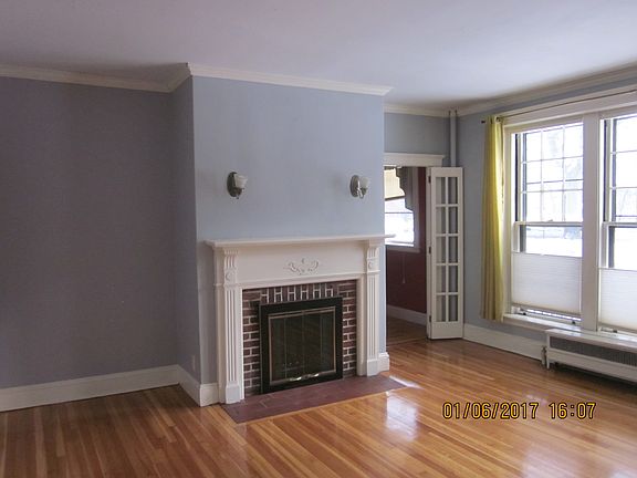 living room 14'x16'