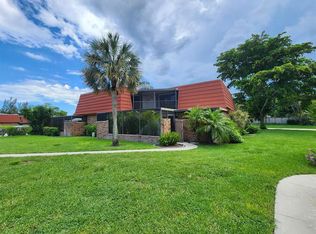 4560 Suburban Pines Dr, Lake Worth, FL 33463